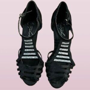 Metaphor Black Heels Size 5.5